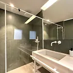 The Met Main 2 Apartment *